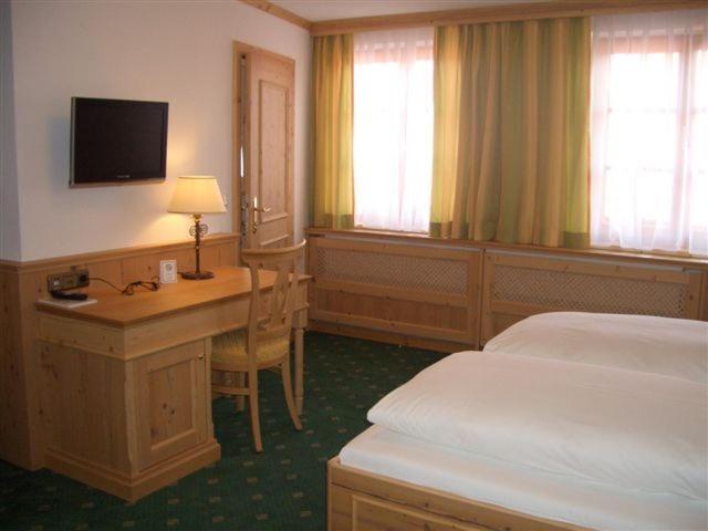 Gasthof & Hotel Jaegerwirt Aufhofen Eksteriør billede