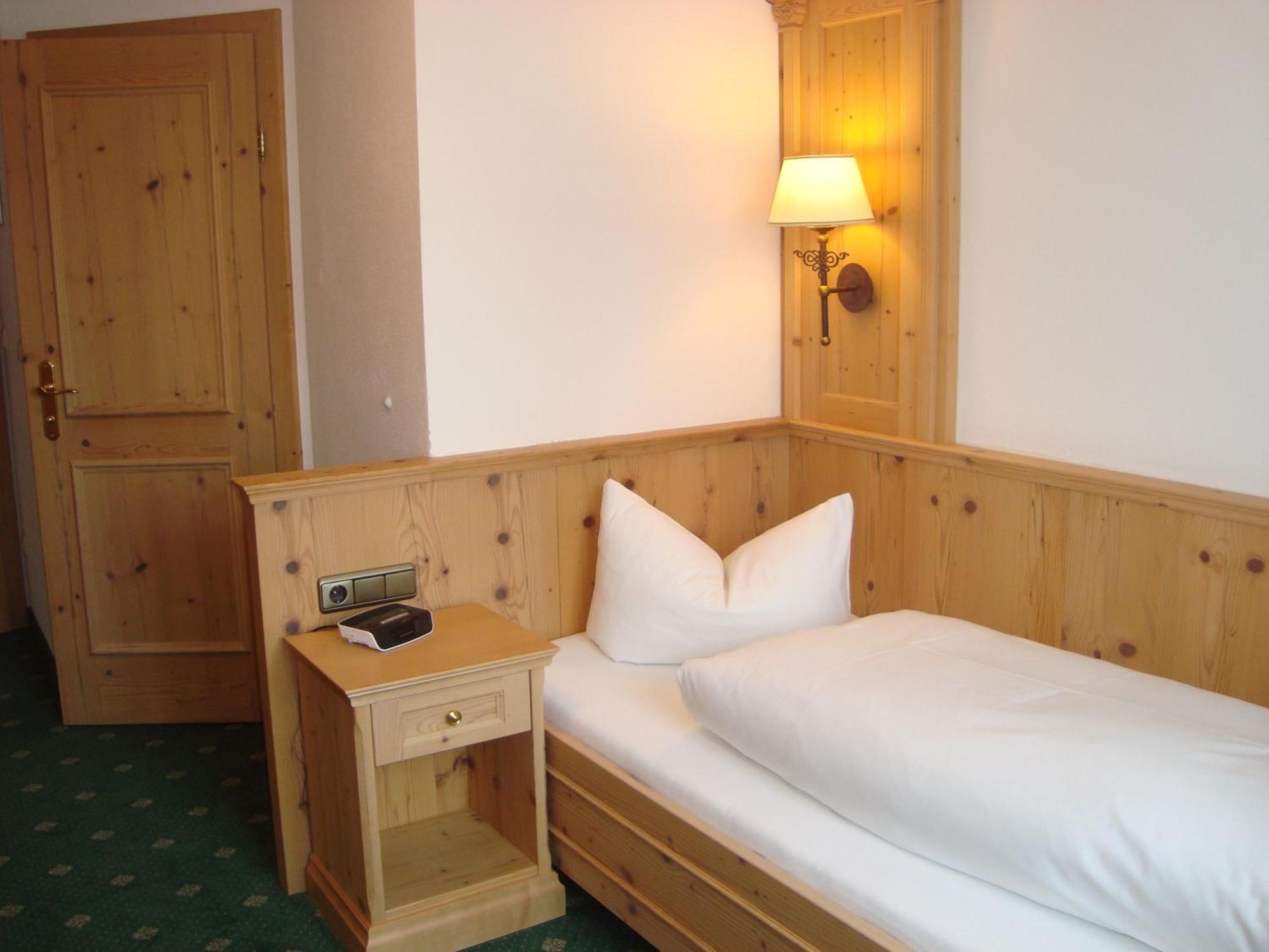 Gasthof & Hotel Jaegerwirt Aufhofen Eksteriør billede